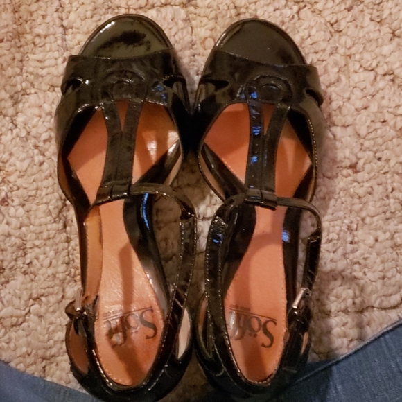 Shoes - Picture 3 of 4